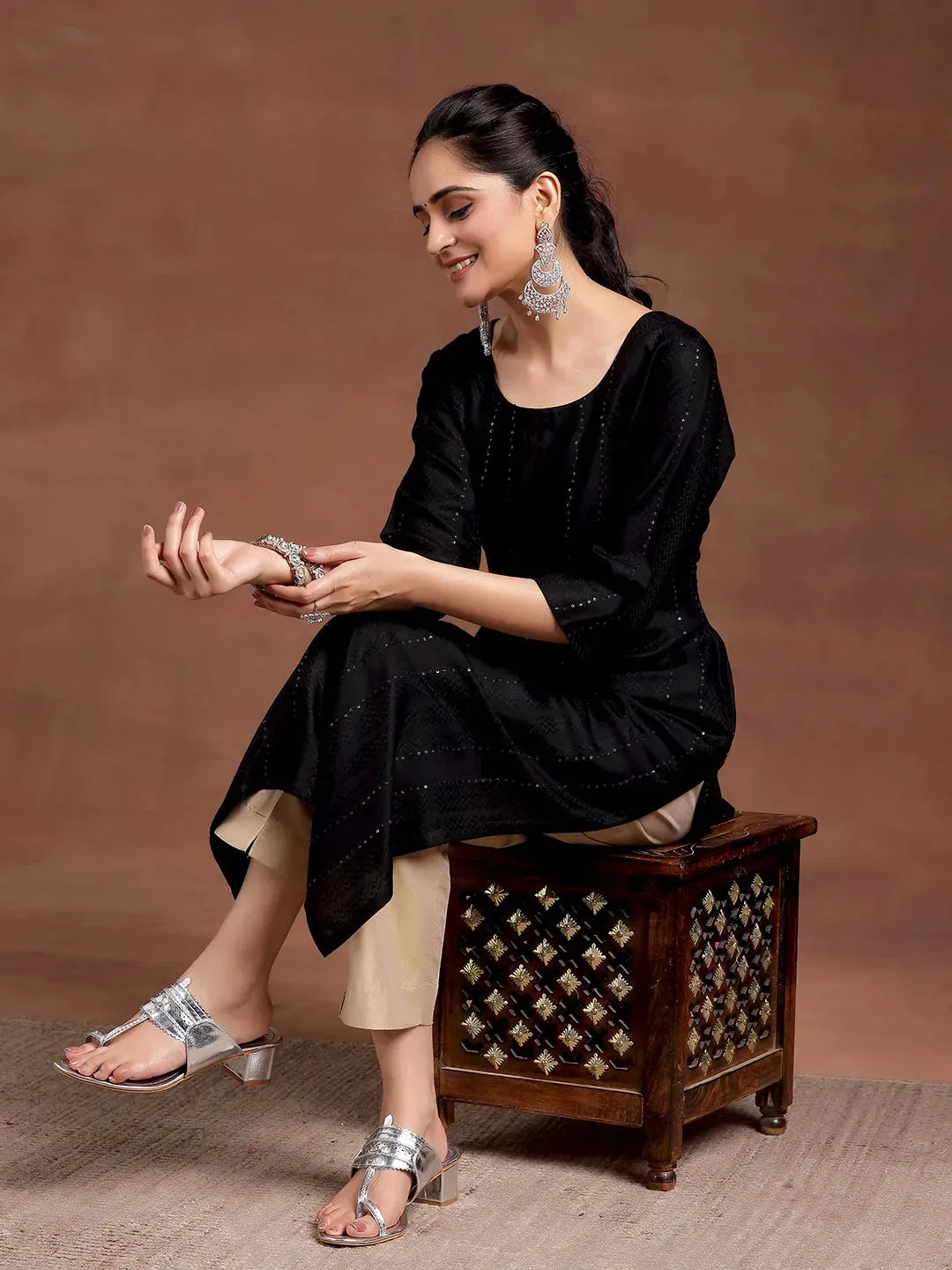 29239O_3_b1d8913a-e84c-4ffe-8f77-8a19ff643354.webp Black Woven Design Rayon Straight Kurta - Image 1