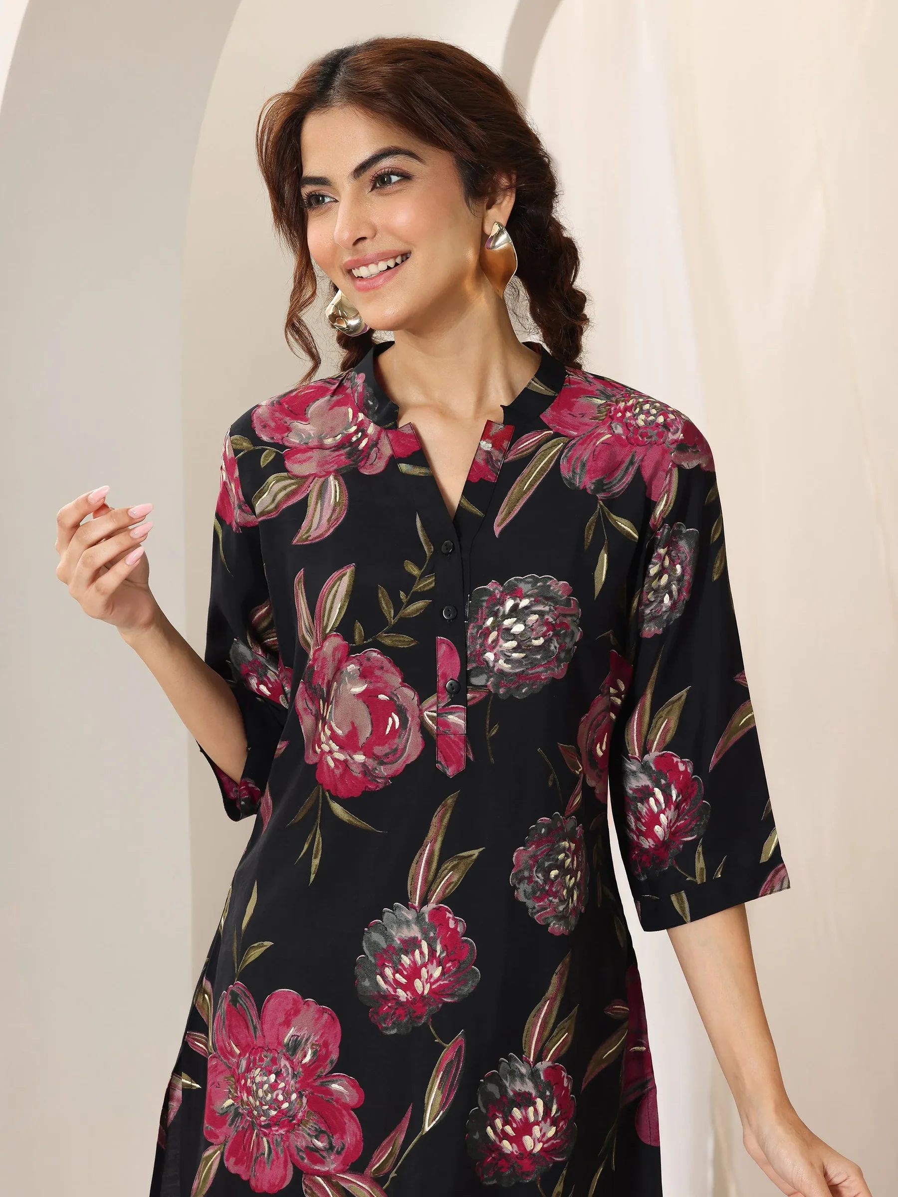 98189_4Main.webp Black Printed Silk Blend Straight Short Kurti - Image 1