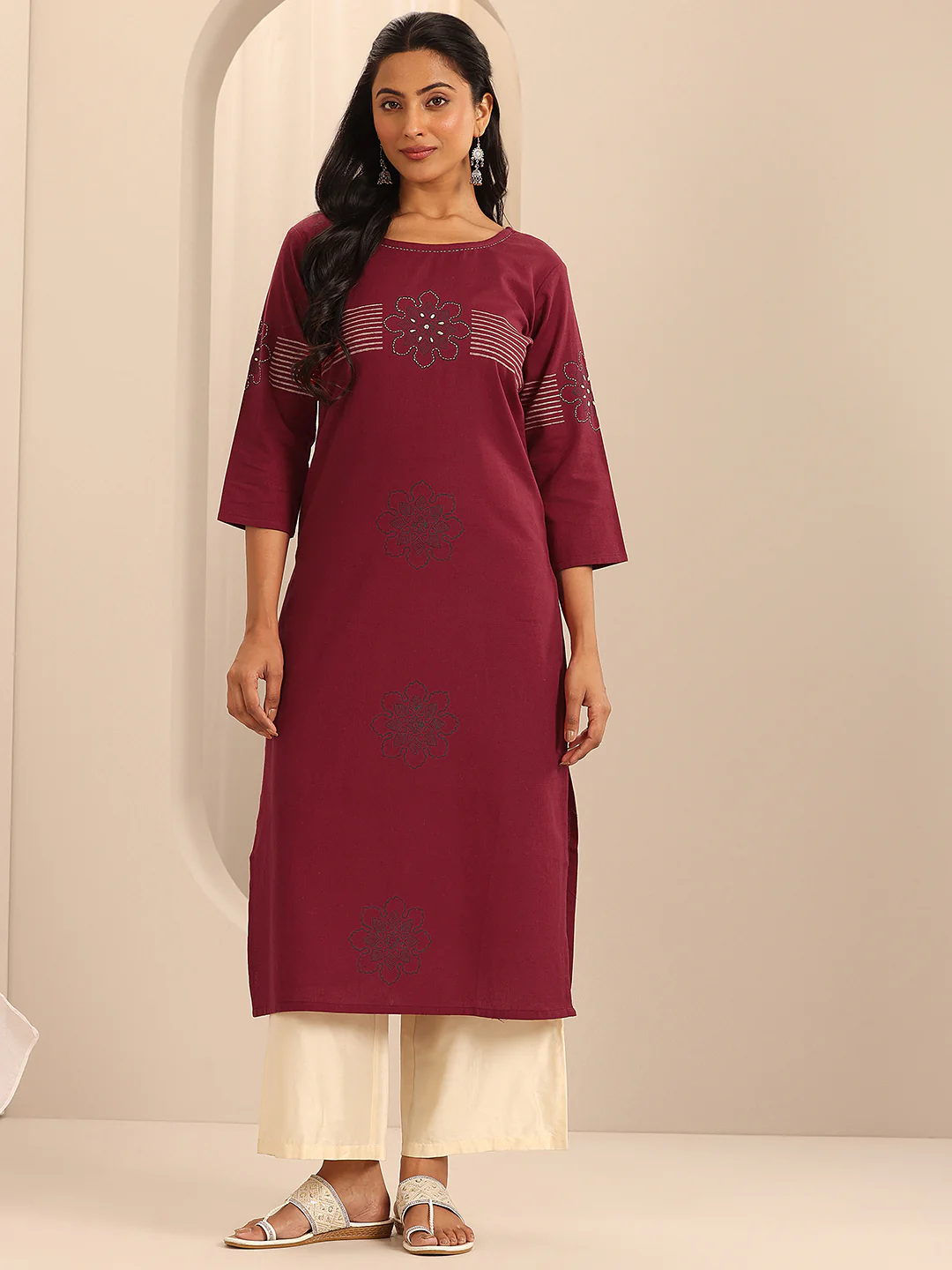 98216OC_1.webp Red Printed Cotton Blend Straight Kurta - Image 1